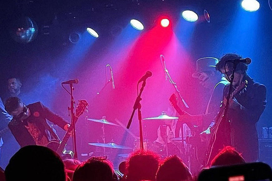 Green Day members covered Jerry Lee Lewis, Bauhaus, The Cure & more at pre-Halloween show (video)