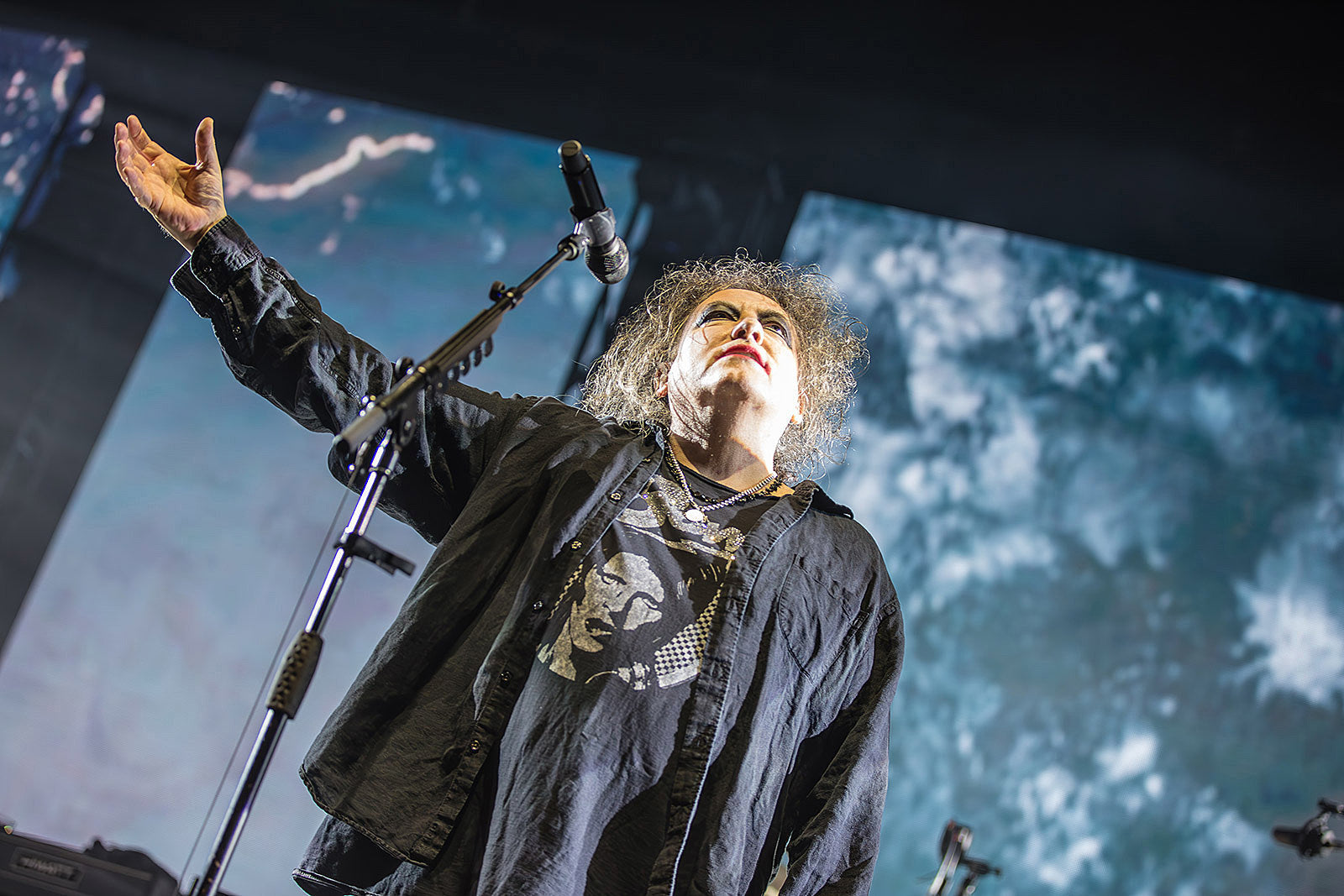 The Cure began MSG run with a mesmerizing mix of deep cuts, new songs & the hits (pics, review)