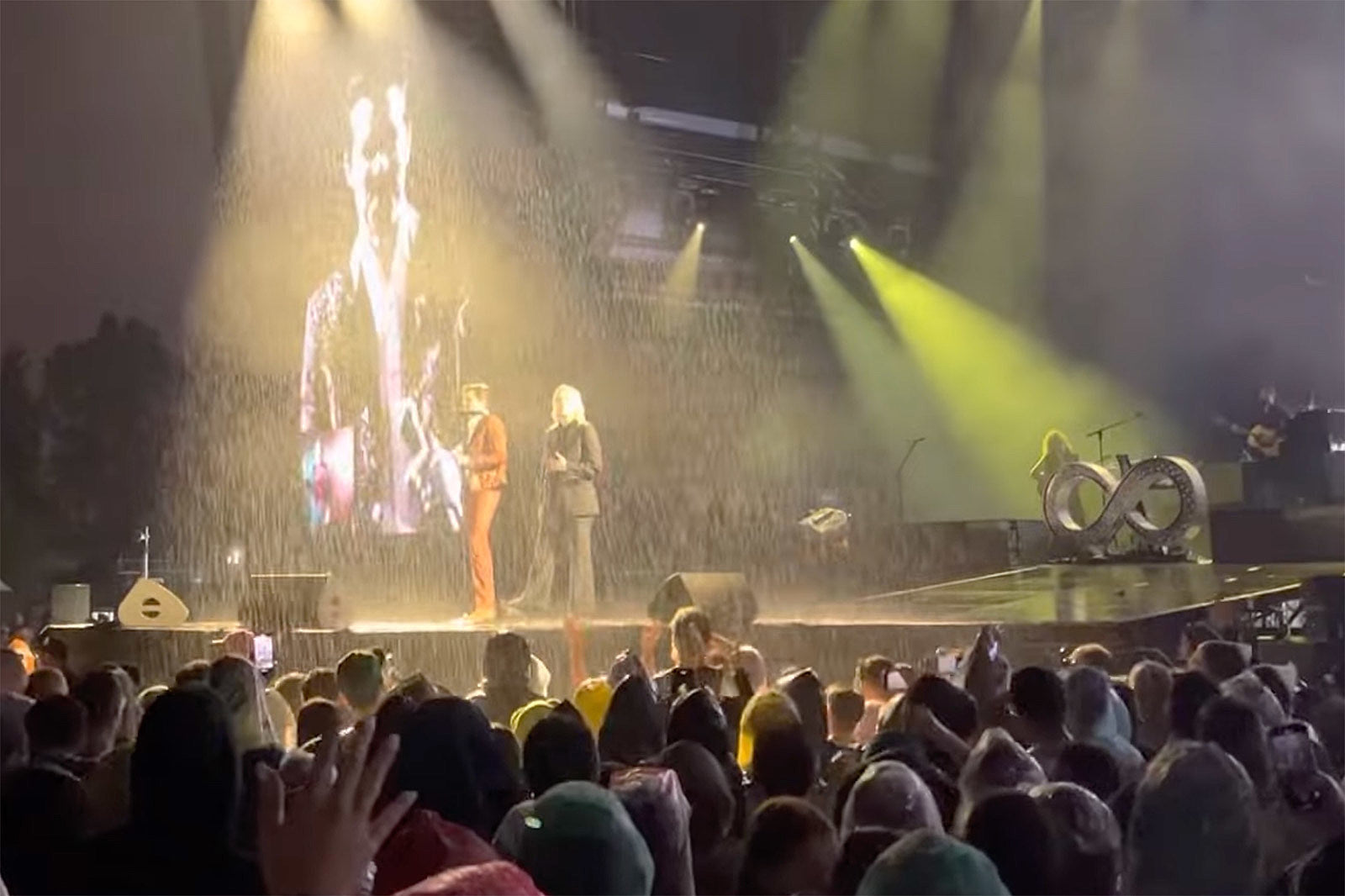 The Killers & Phoebe Bridgers played “Runaway Horses” together at Czech festival (watch)