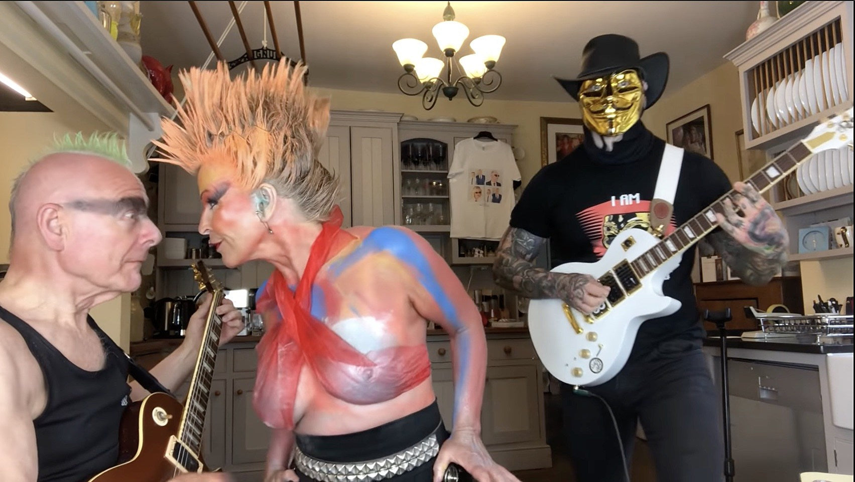Watch Toyah & Robert Fripp cover Sex Pistols’ “Pretty Vacant”