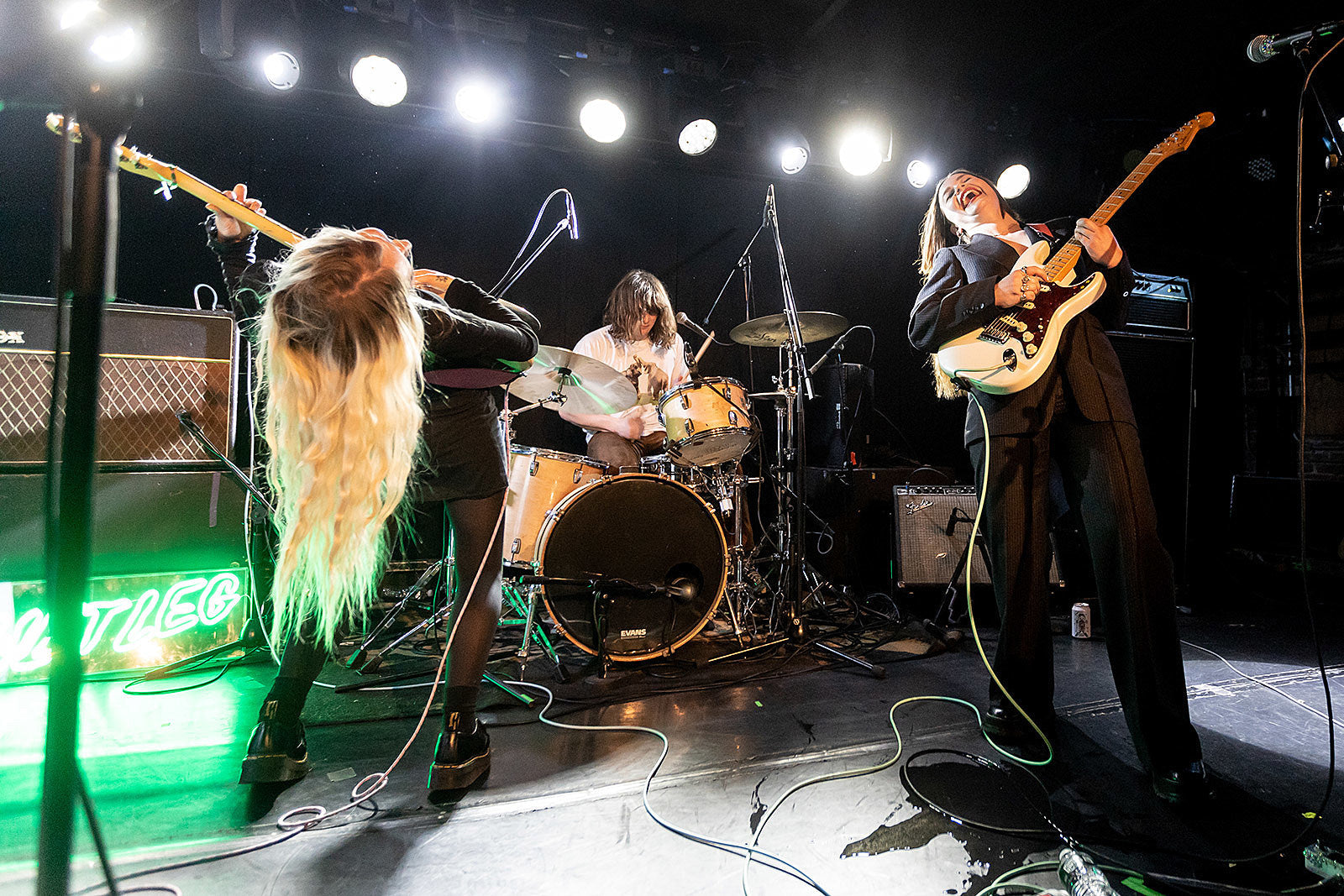 Wet Leg made a joyous splash at their first U.S. show (pics, setlist, review)
