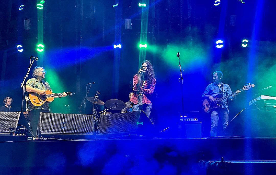 Kurt Vile, Mavis Staples & Soccer Mommy joined Wilco at Sky Blue Sky (video)