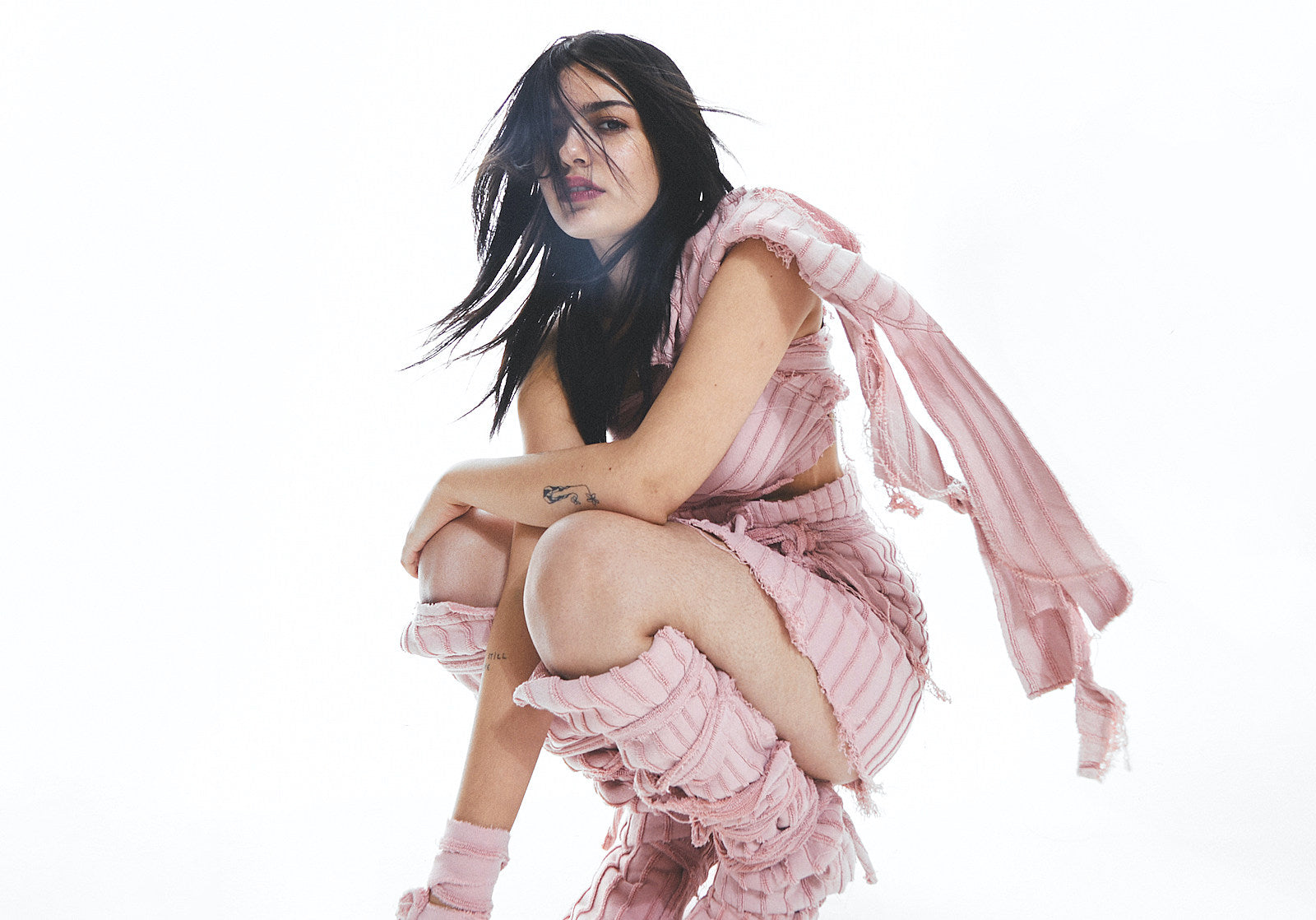 yunè pinku shares “Sports” from new EP ‘BABYLON IX,’ announces first US shows