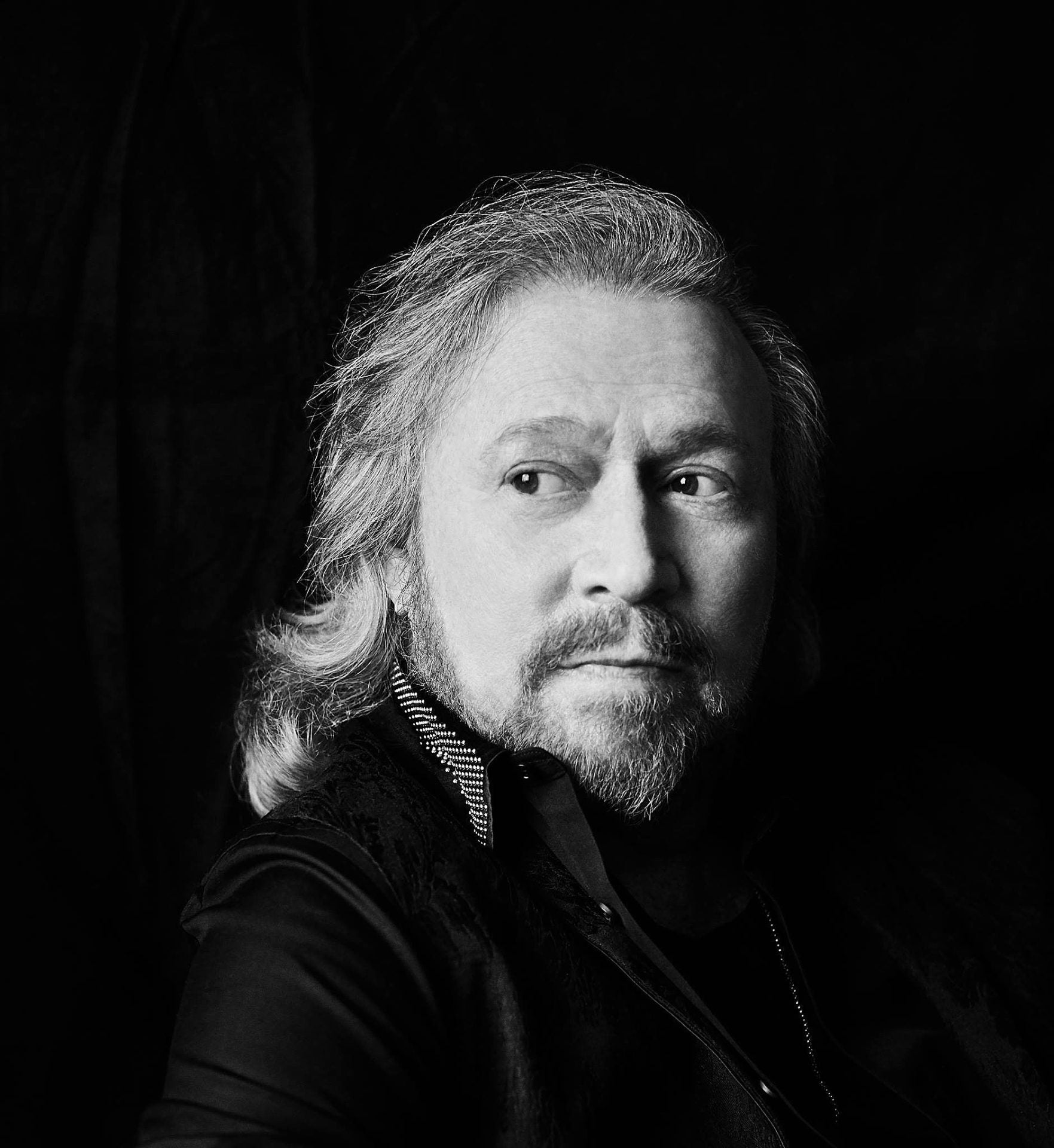 Barry Gibb releasing first solo LP in 30 years, shares “In the Now,” livestreaming concert this weekend