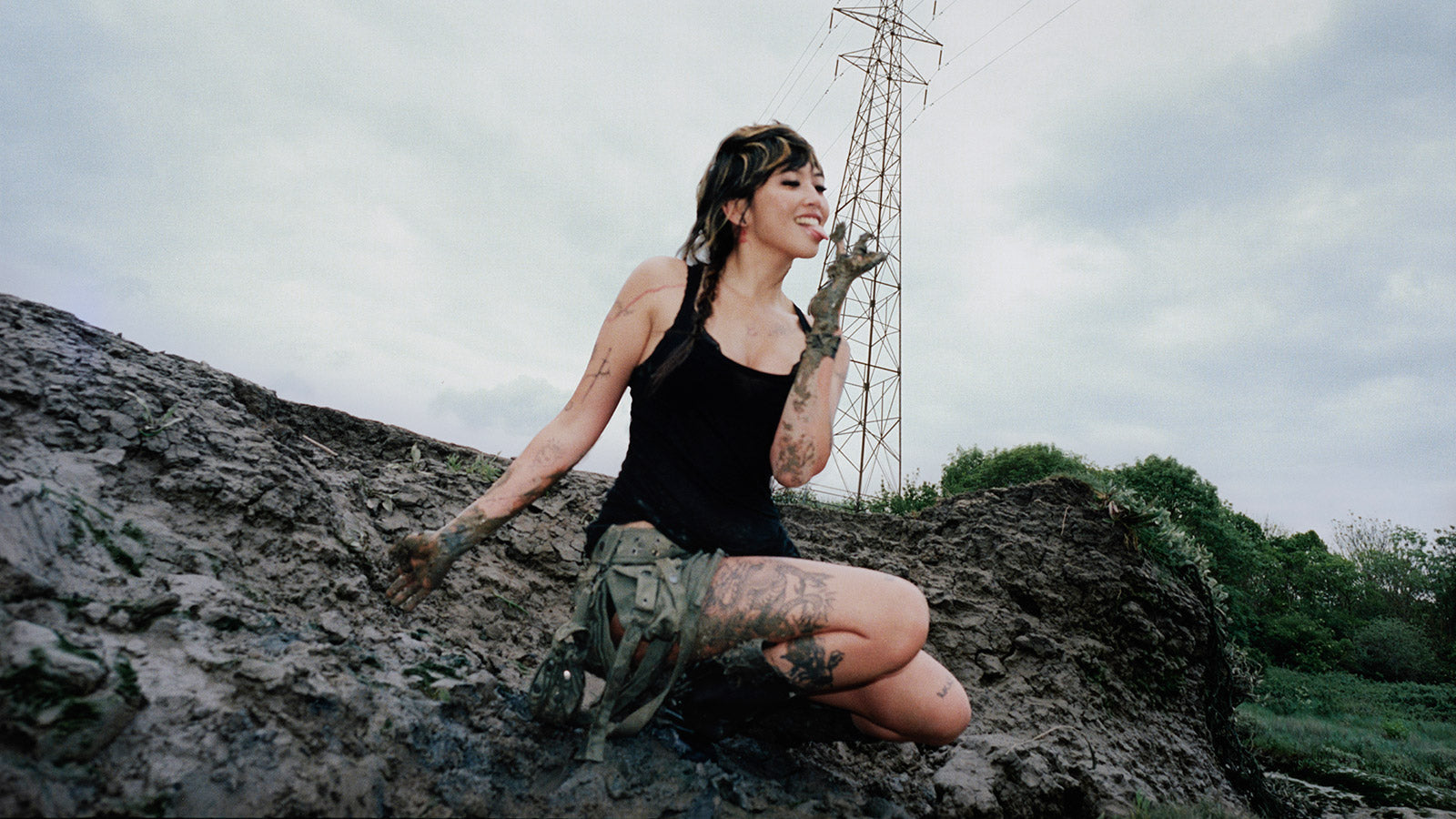 beabadoobee announces new LP ft. Hayley Williams, Brendan Yates, Chino Moreno, more ++ arena tour