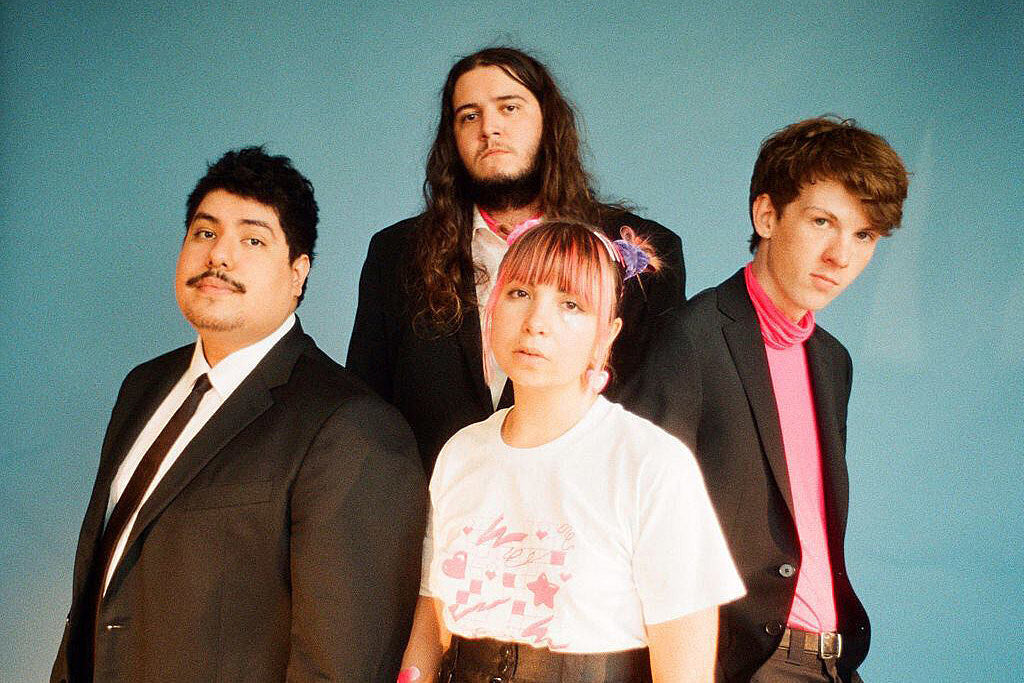 Beach Bunny announce fall North American tour
