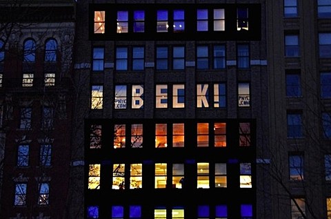some Beck fans really gave it to Kanye at his show last night