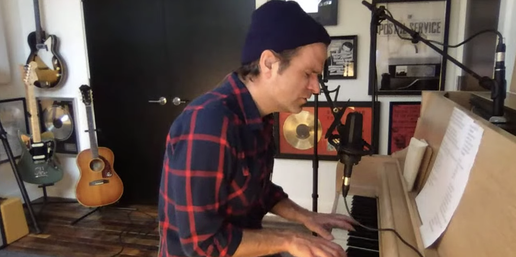 watch Ben Gibbard cover Nirvana’s “All Apologies,” debut a new song, and more