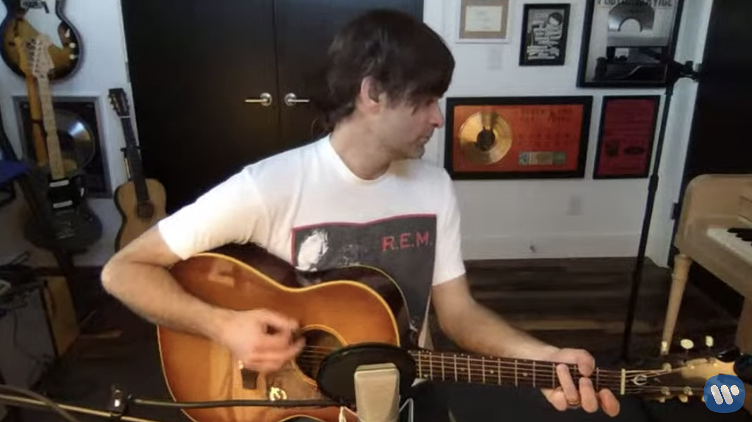 watch Ben Gibbard cover Radiohead’s “Fake Plastic Trees,” play Postal Service & Death Cab classics solo acoustic