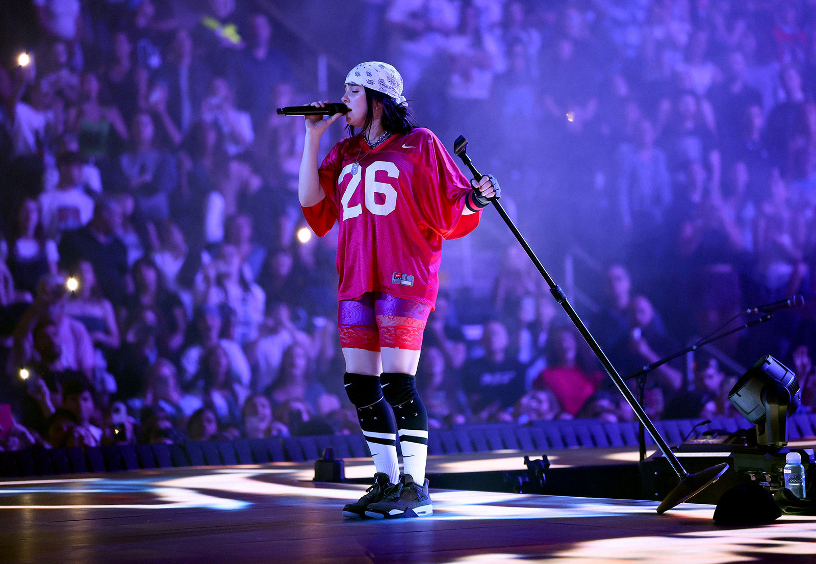 Billie Eilish begins 2024 tour (pics, video, setlist), adds LA shows