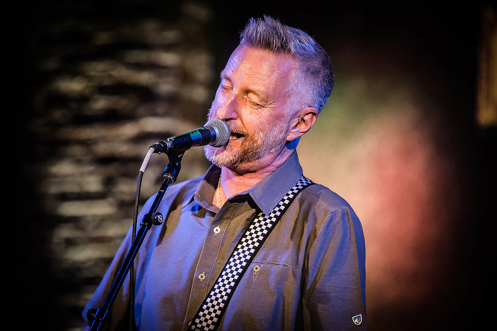 Billy Bragg responds to viral Oliver Anthony track with “Rich Men Earning North of a Million”