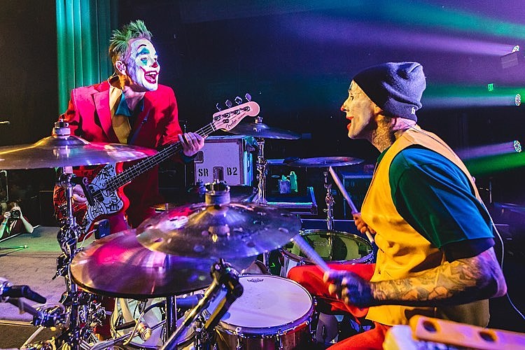 watch blink-182 cover Misfits’ “Skulls” while dressed as Joker for Halloween