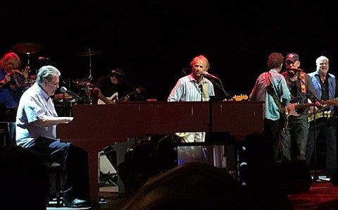 Bruce Springsteen joined Brian Wilson on stage in NJ (video)