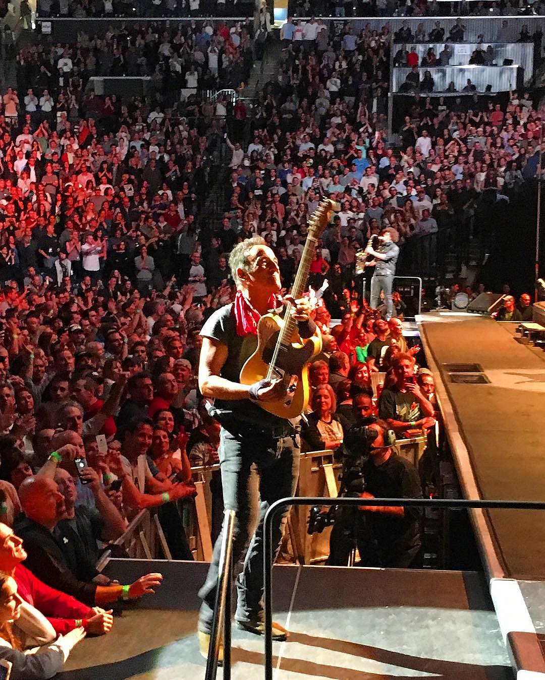 Bruce Springsteen giving away “Purple Rain” cover, played Barclays Center again (setlist, pics, video)