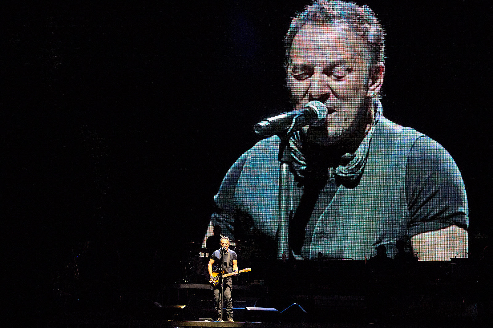 Bruce Springsteen shares “Ghosts” off upcoming album