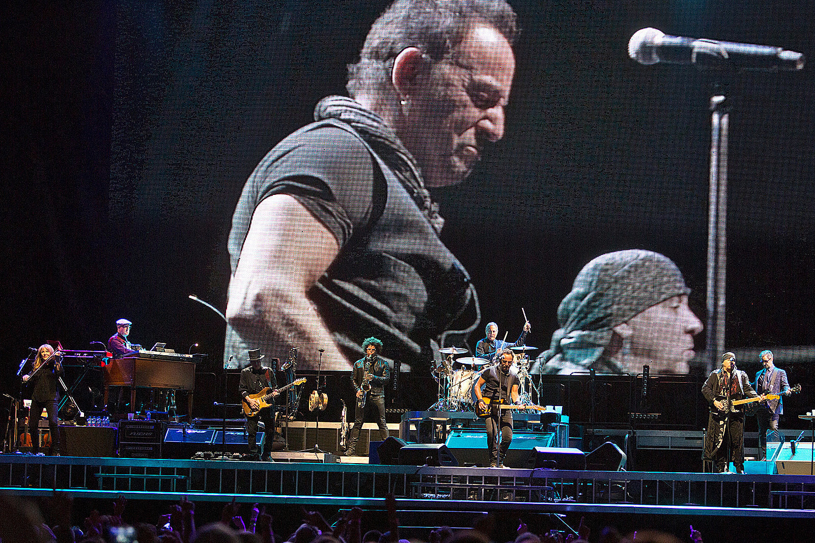 Bruce Springsteen, Jon Stewart & more playing Stand Up For Heroes virtual benefit
