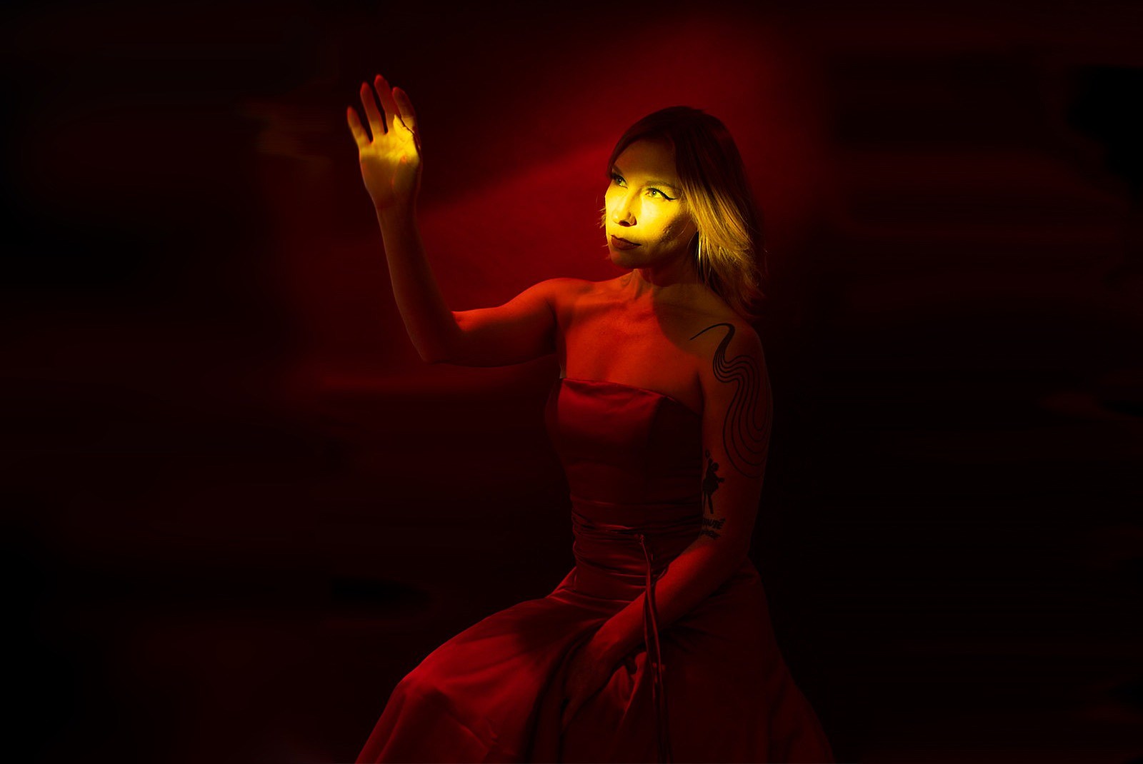 dark pop singer Carrie Feller preps EP made with Planet B’s Luke Henshaw (watch a new video)