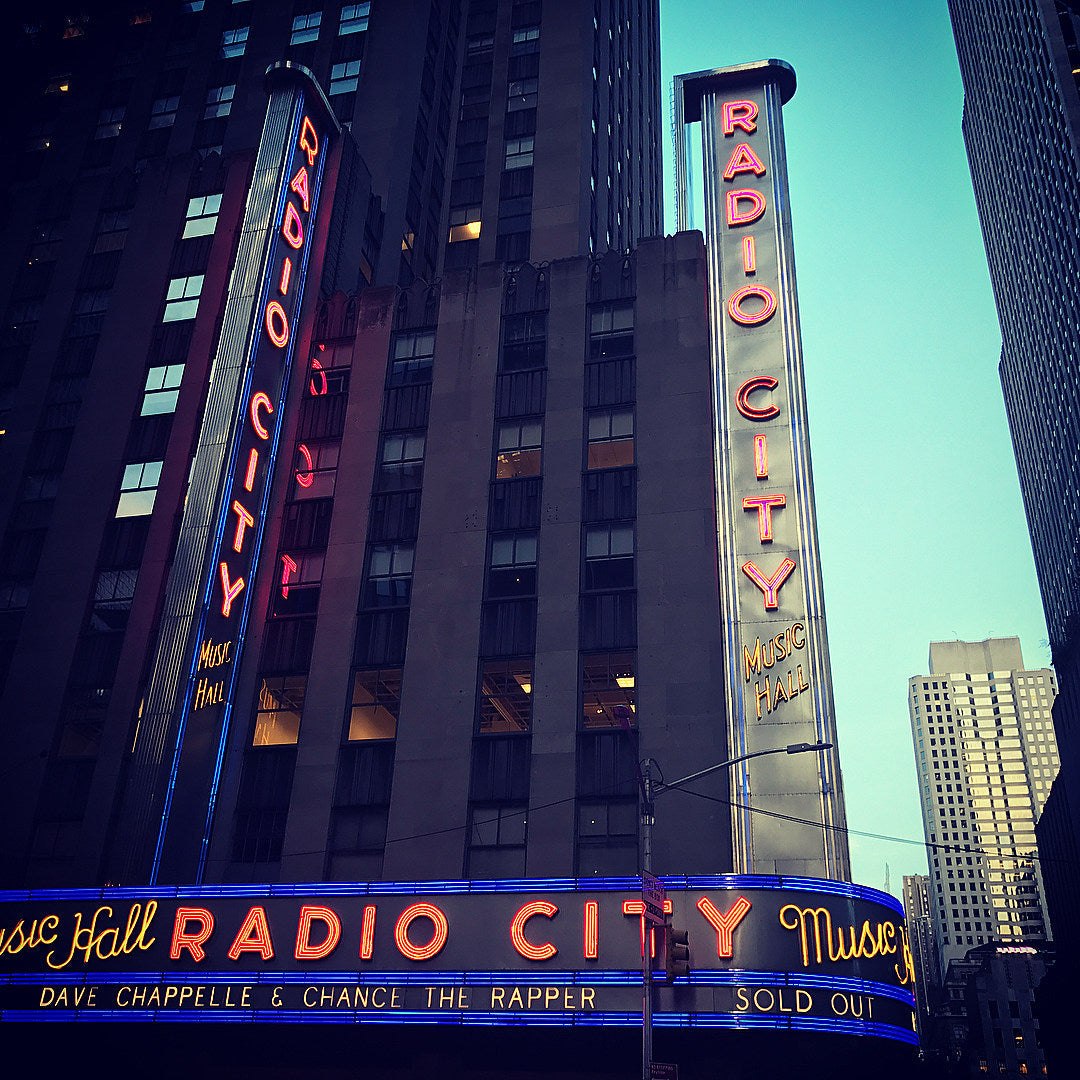 Jon Stewart calls out Fuckface Von Clownstick (aka Trump) for racism at Chappelle’s Radio City show