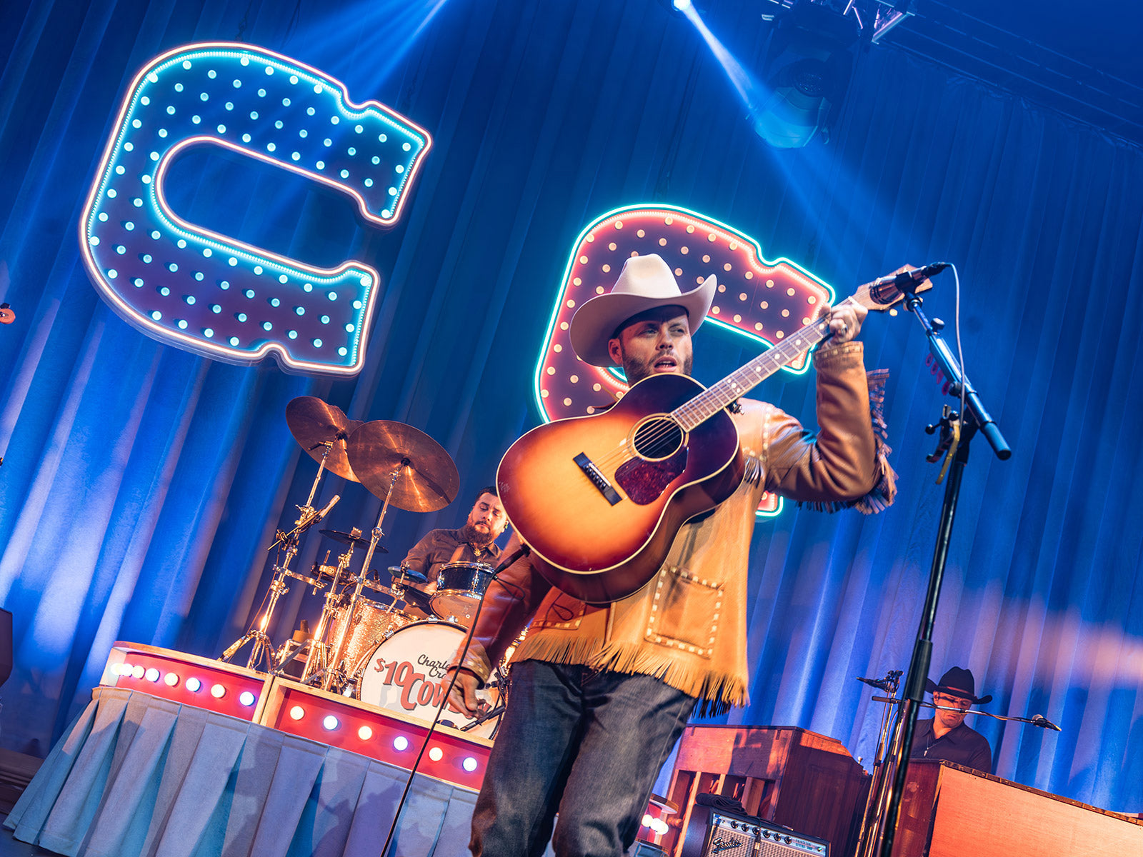 Charley Crockett & Kelsey Waldon played Capitol Theatre (pics, setlist)