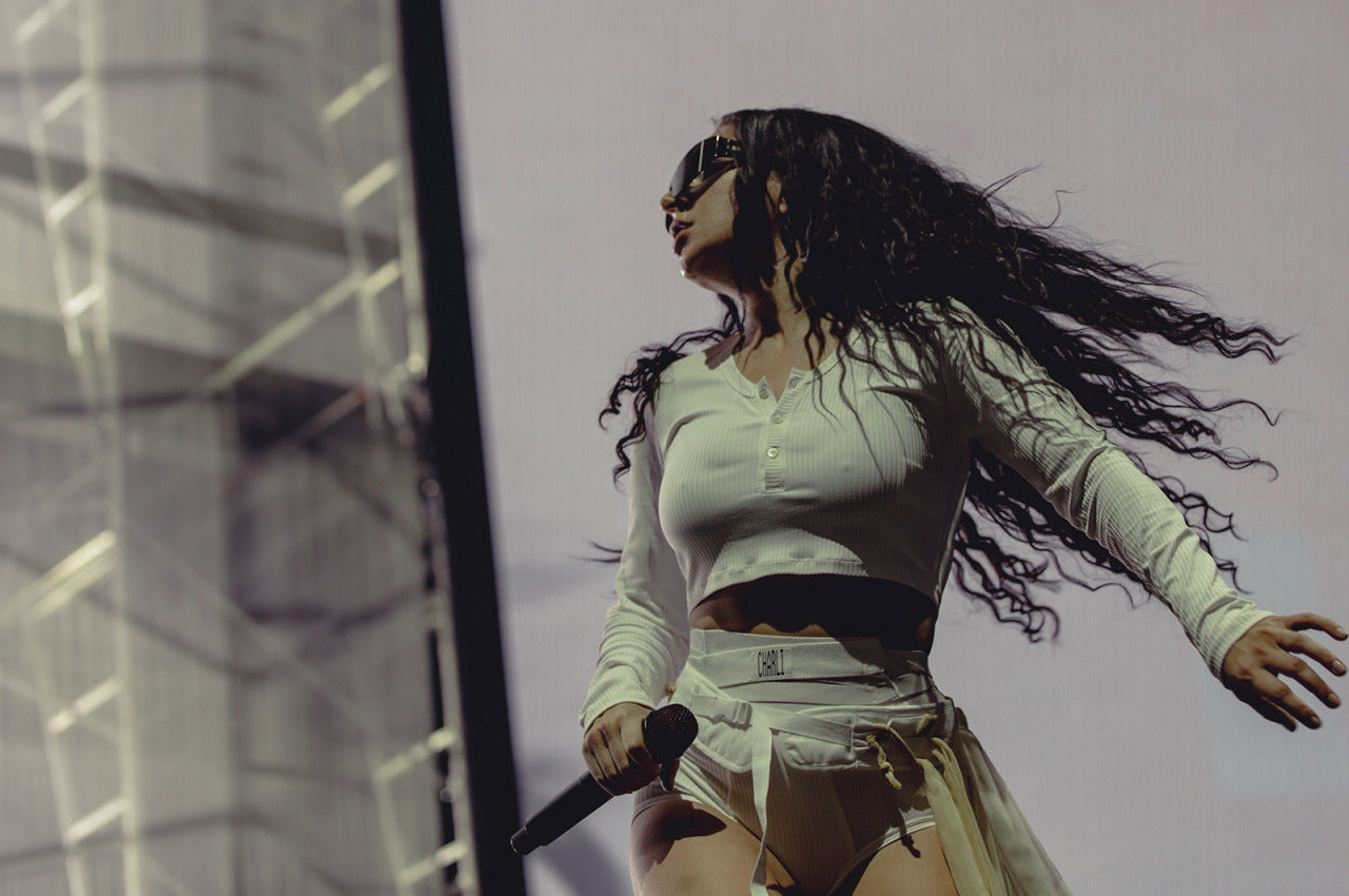 Charli XCX will host & perform on SNL in November