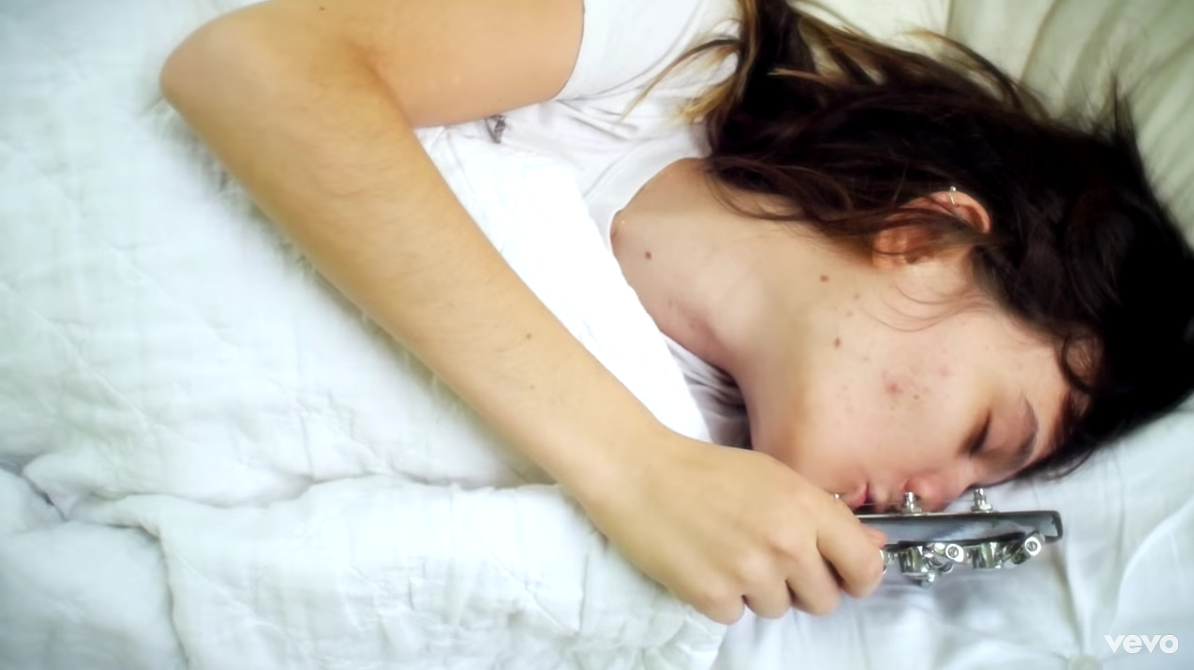 Cherry Glazerr’s Clemetime Creevy loves her guitar in band’s funny new “Nuclear Bomb” video; tour starts this week