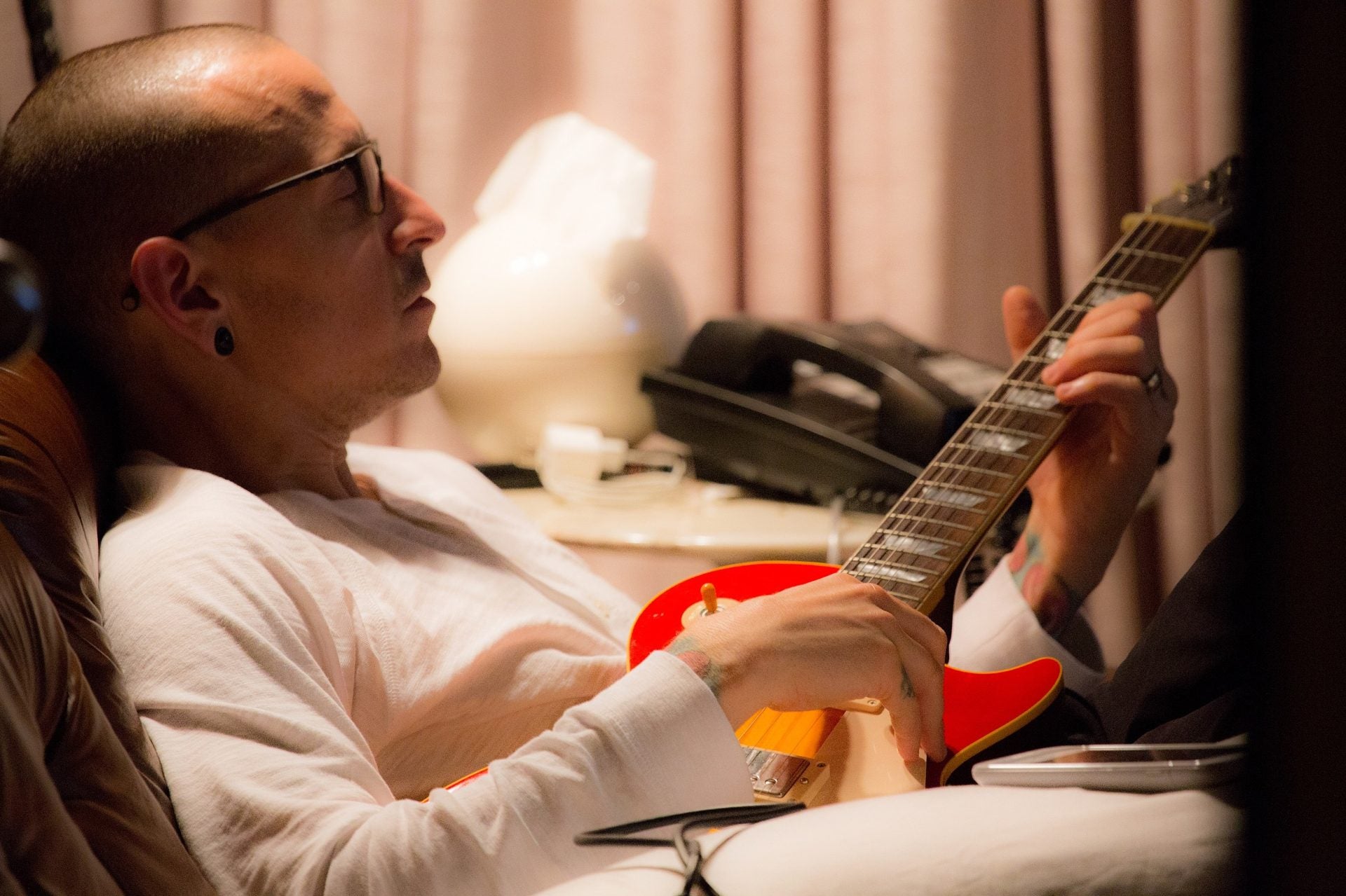 Stone Temple Pilots post tribute to Chester Bennington