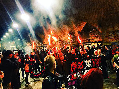hipster-hating anti-gentrification protest targeted breakfast cereal cafe in London this weekend (video)
