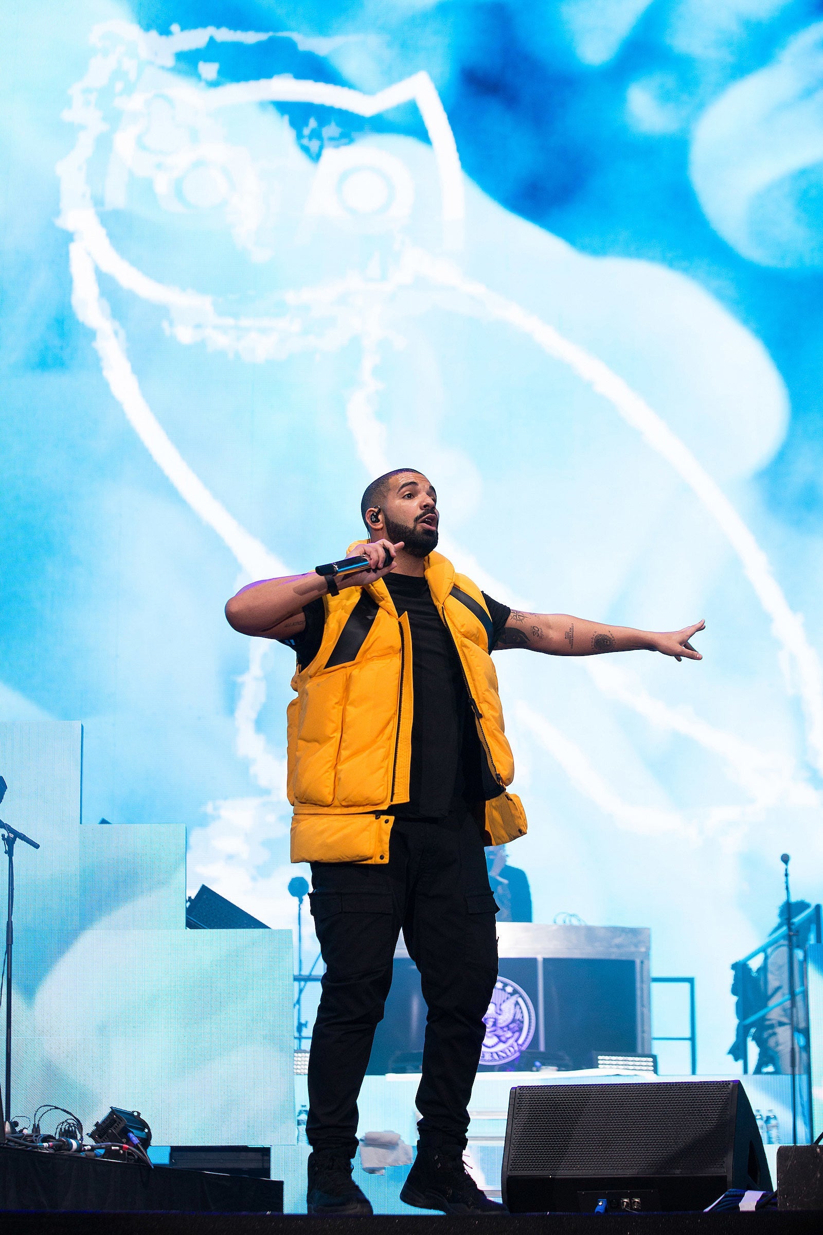 Drake adds two NJ shows with Lil Wayne & Lil Durk to end of tour