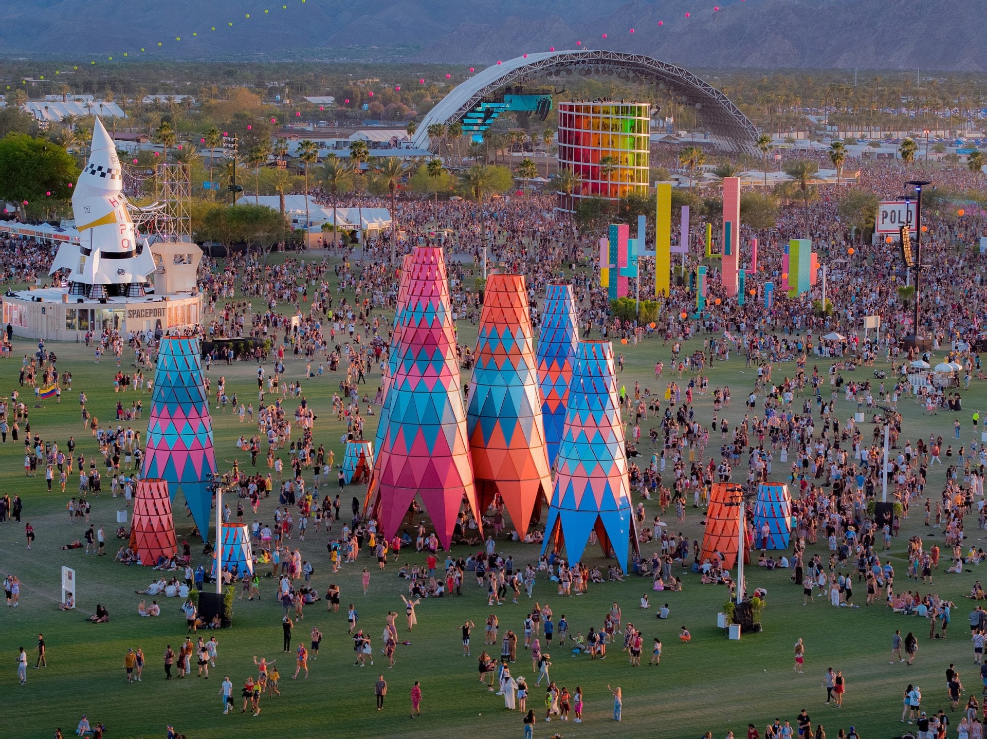Coachella 2019 Sunday pics (Lizzo, Blood Orange, Bad Bunny, Pusha T, more)