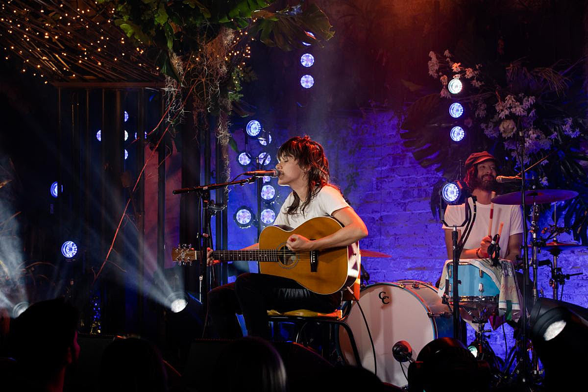 Courtney Barnett breathes new life into Leonard Cohen’s “So Long, Marianne” on ‘MTV Unplugged’