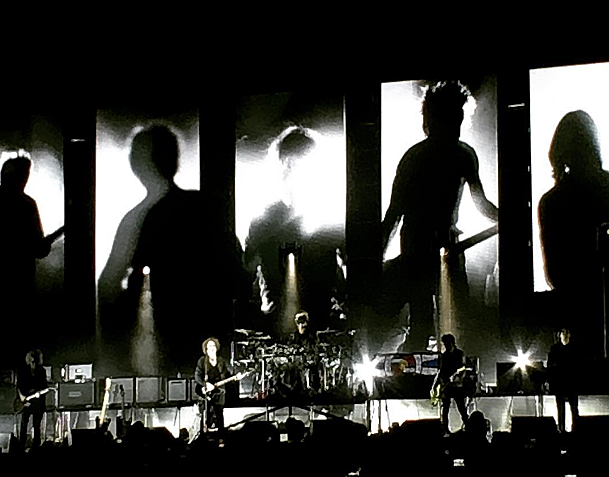 The Cure wrapped up their three-night run at MSG (night 3 pics, setlist)