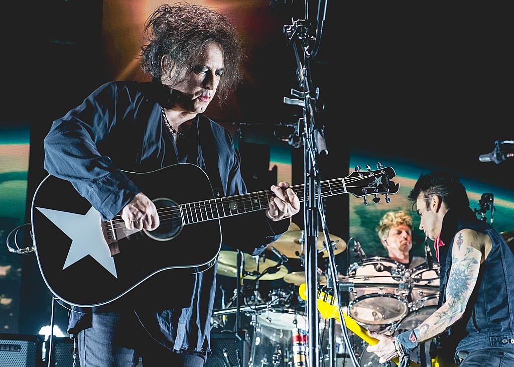 The Cure played 3 hours @ FEC, touring w/ The Twilight Sad (pics, setlist)