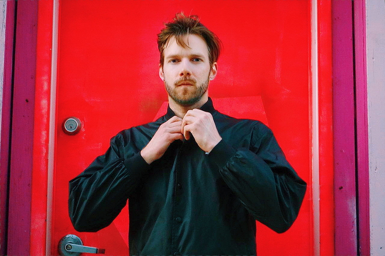 watch Dana Buoy’s trippy “Ice Glitter Gold” video