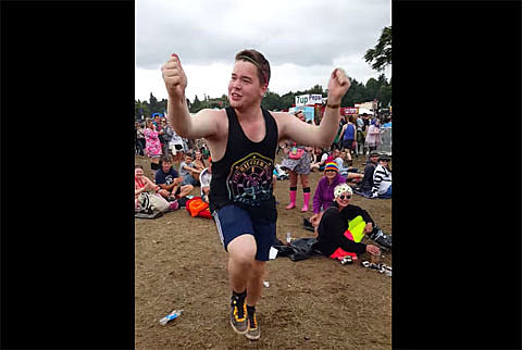Video of guy dancing at ‘T in the Park’ gone viral; Kid avoids ecstasy charge with essay