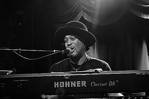 D’Angelo performing live from The Apollo for ‘Verzuz’