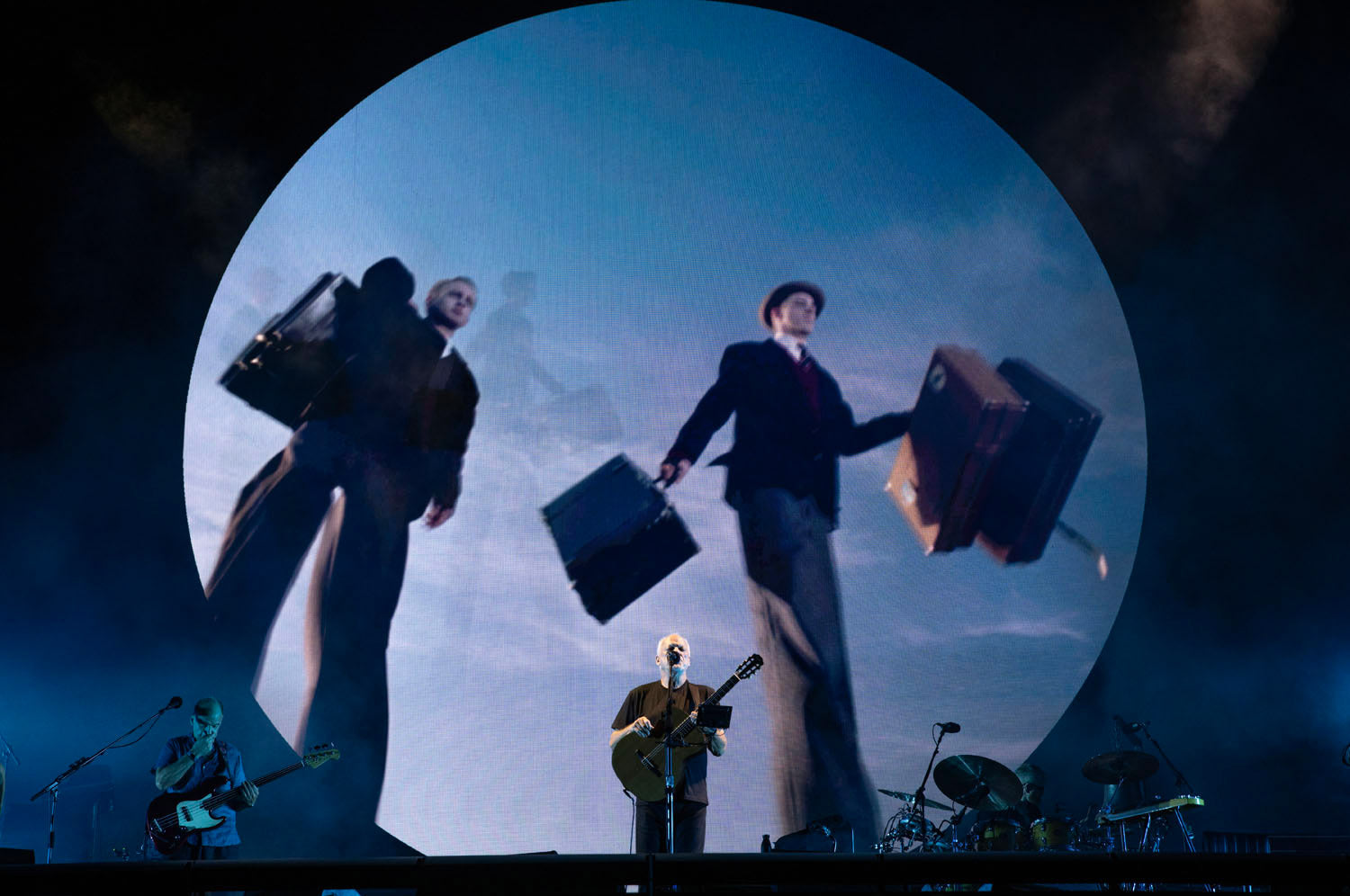David Gilmour brought Pink Floyd classics, visual spectacle & more to Royal Albert Hall (review, setlist, video ++ pics from Rome)