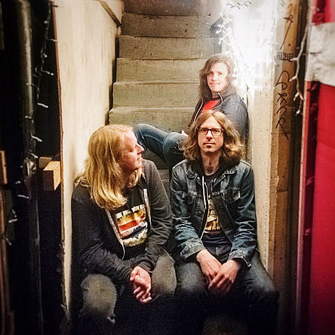 Dead Stars share “Get Thru” from new single, playing shows
