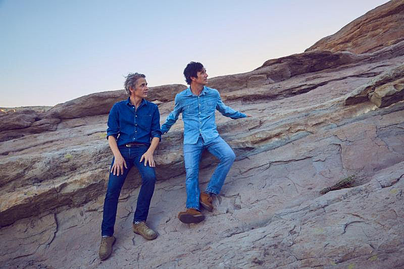 Dean Wareham & Cheval Sombre share “If I Could Only Fly” from collab LP