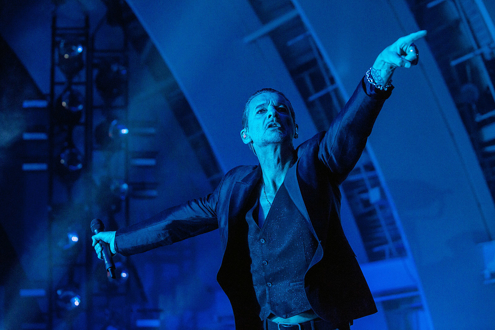 Depeche Mode brought glamorous melancholy Hollywood Bowl (pics, review, setlist)