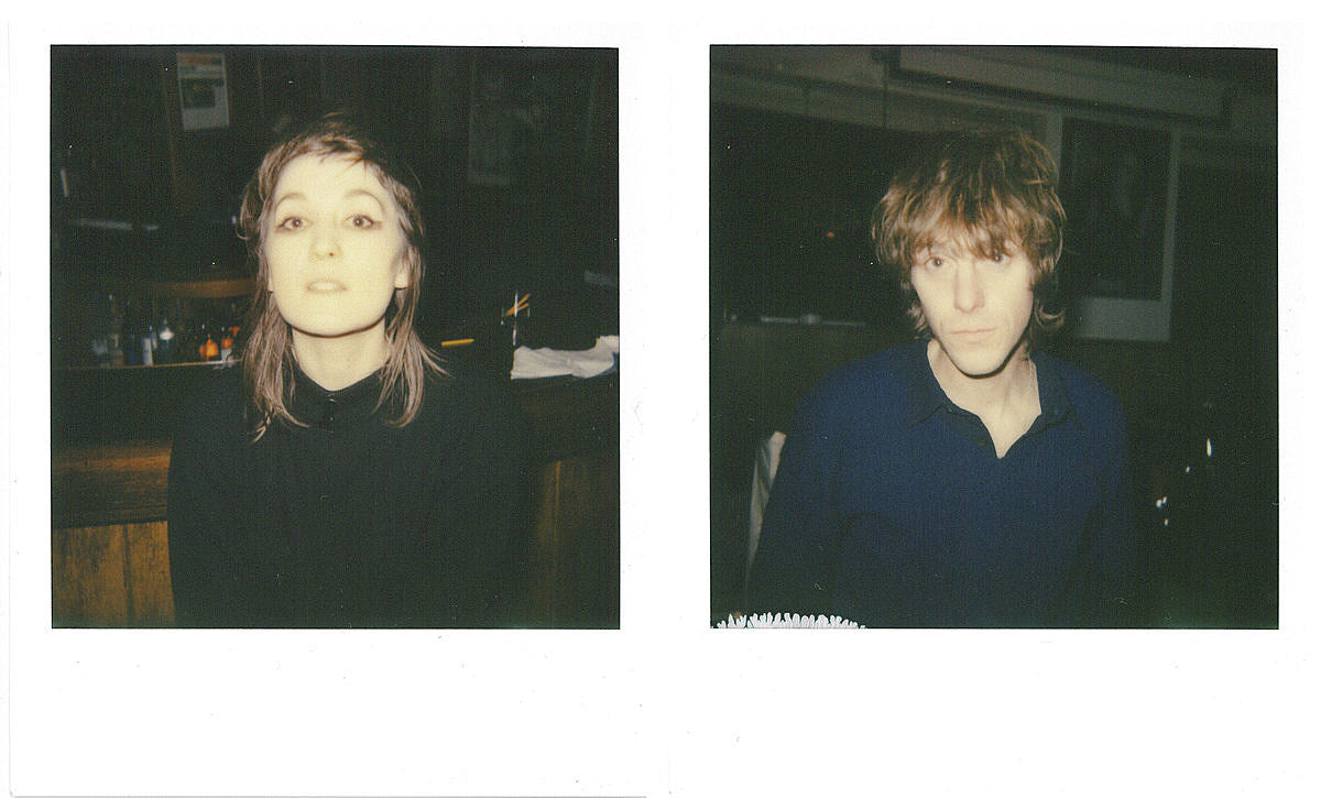 DRINKS (Cate Le Bon & Tim Presley) announce new LP, share “Real Outside”