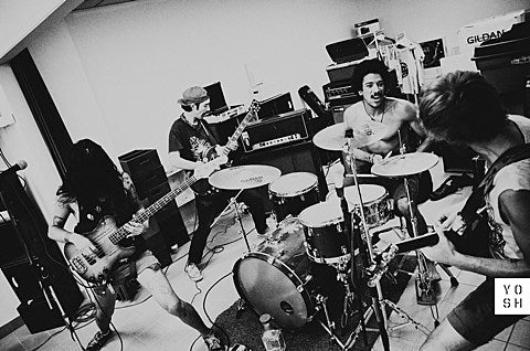 listen to Edhochuli’s chaotic proggy hardcore on “Erase The Past” ++ tour dates