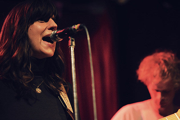 Eleanor Friedberger played two small NYC shows (pics/setlist from Union Pool w/ Icewater)