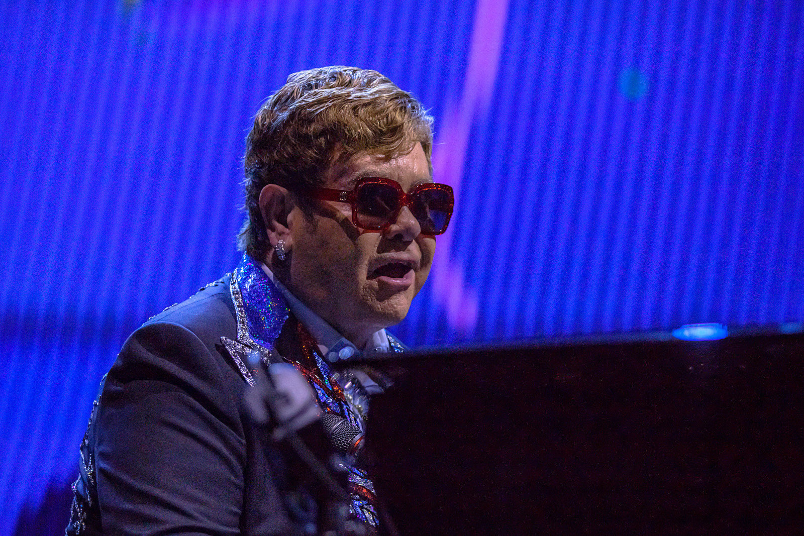 Elton John announces “final” North American tour dates (including MetLife & Dodgers Stadium)