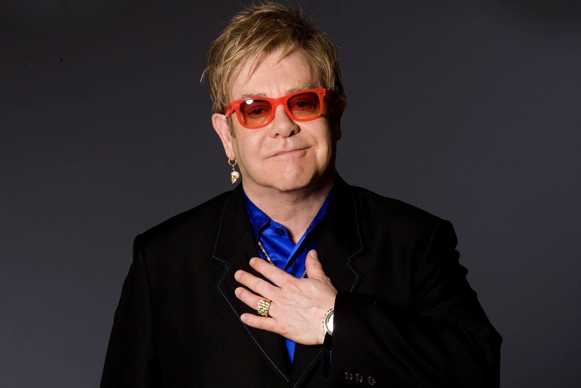Elton John hospitalized, cancels shows