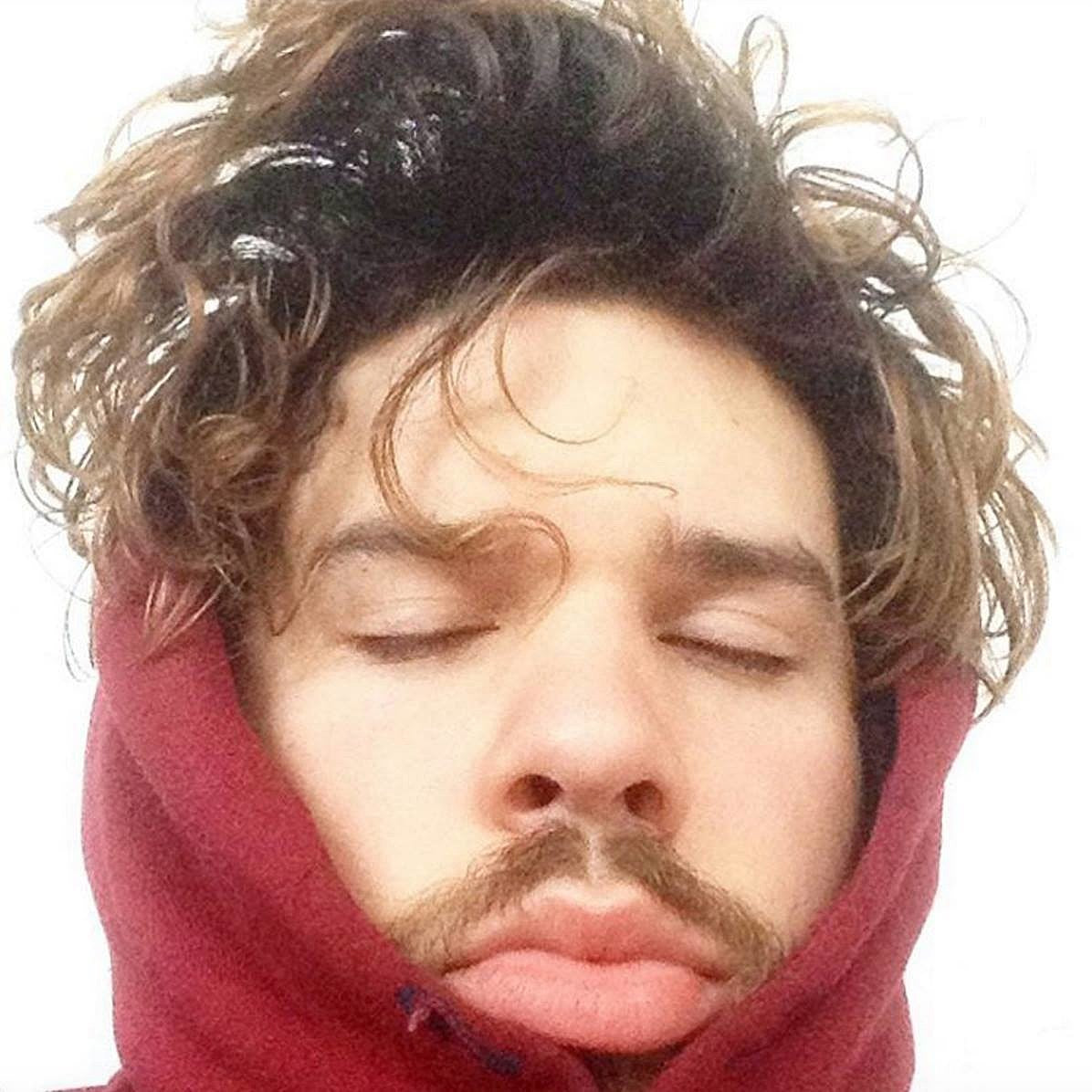 Elliott Vincent Jones releasing debut EP (listen to “In Madrid”), playing shows with Mac DeMarco including Webster Hall