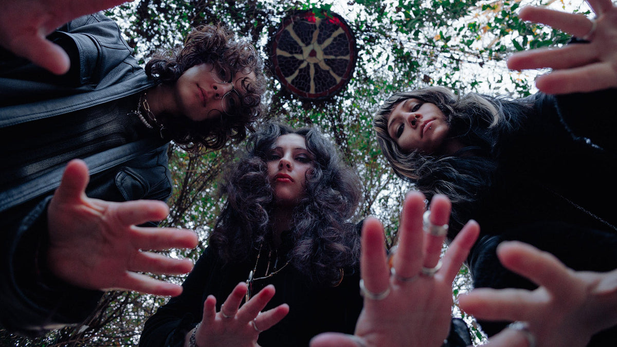 Faetooth announce new LP ‘Labyrinthine’ (exclusive vinyl, new single & tour with Slowcrush)