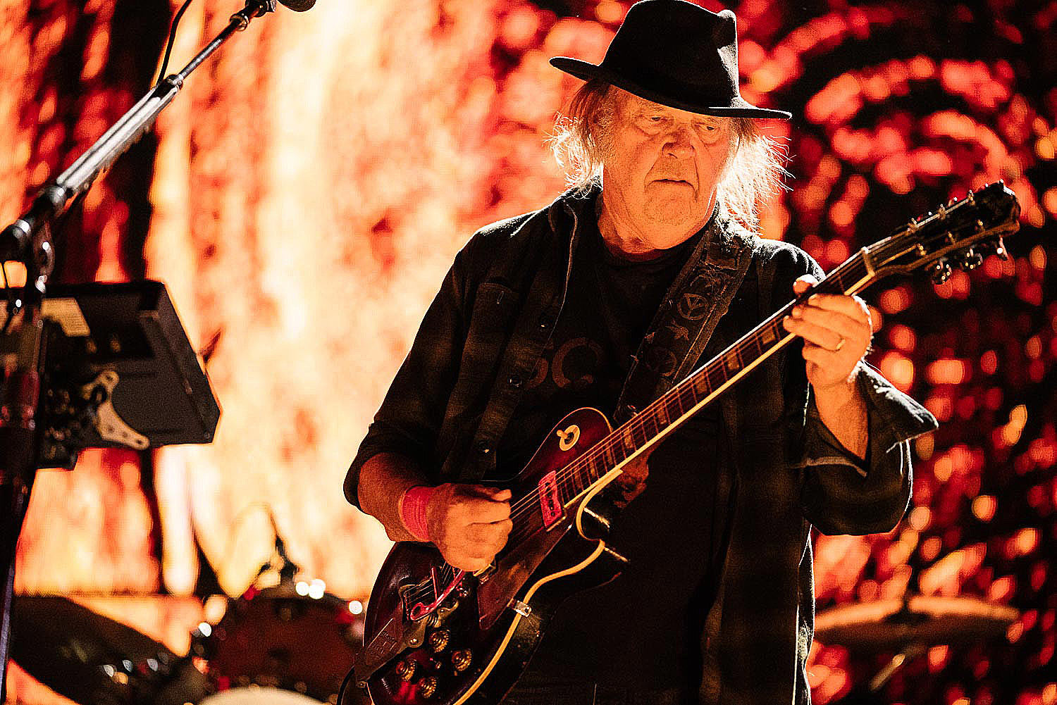 Neil Young drops out of Farm Aid 2021 due to pandemic concerns