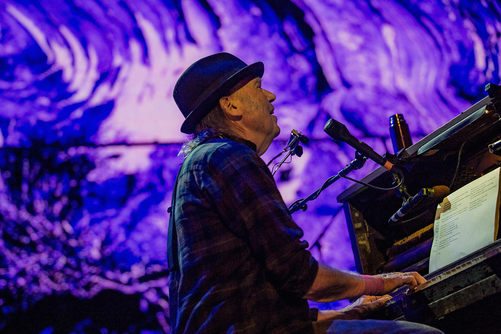 Neil Young will no longer sell platinum tickets for his shows, cites The Cure’s Robert Smith as inspiration