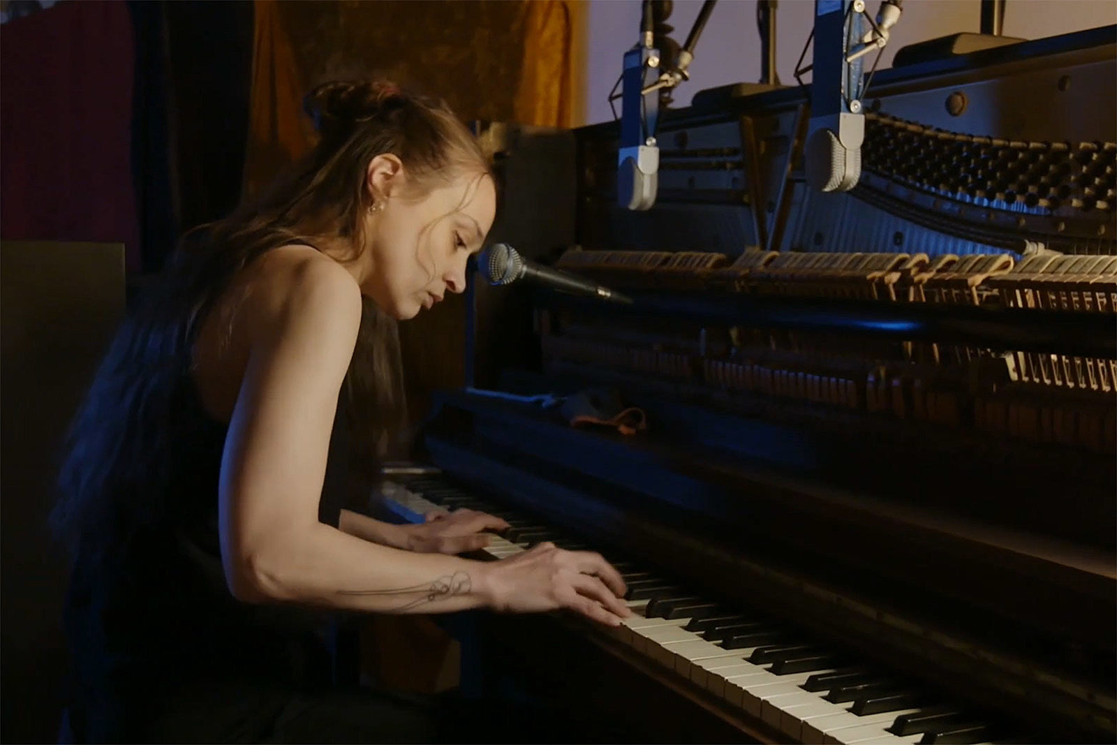 Fiona Apple performed ‘Fetch the Bolt Cutters’ songs, talked performing & more (watch)