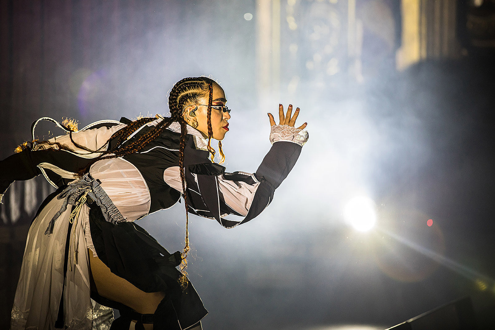 FKA twigs wrapped up her North American tour at Kings Theatre (pics, video)